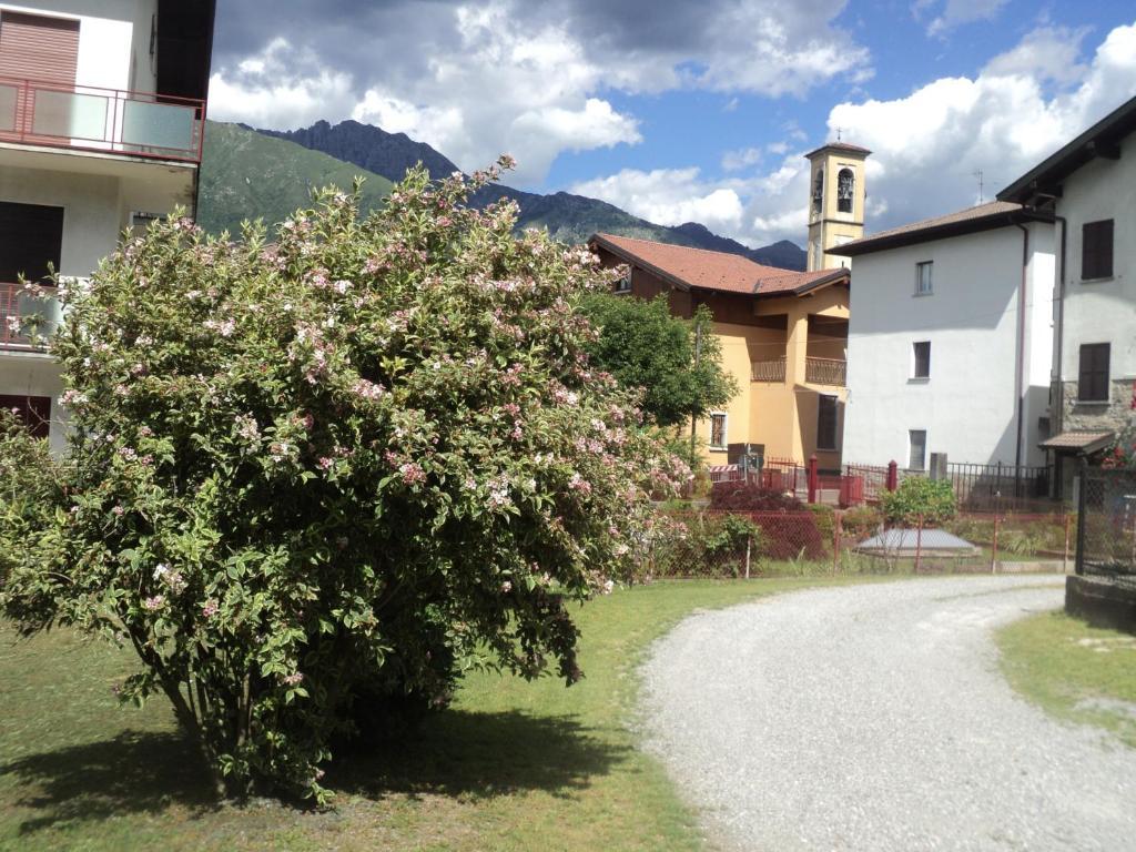 Albergo Del Cacciatore Cremeno Buitenkant foto